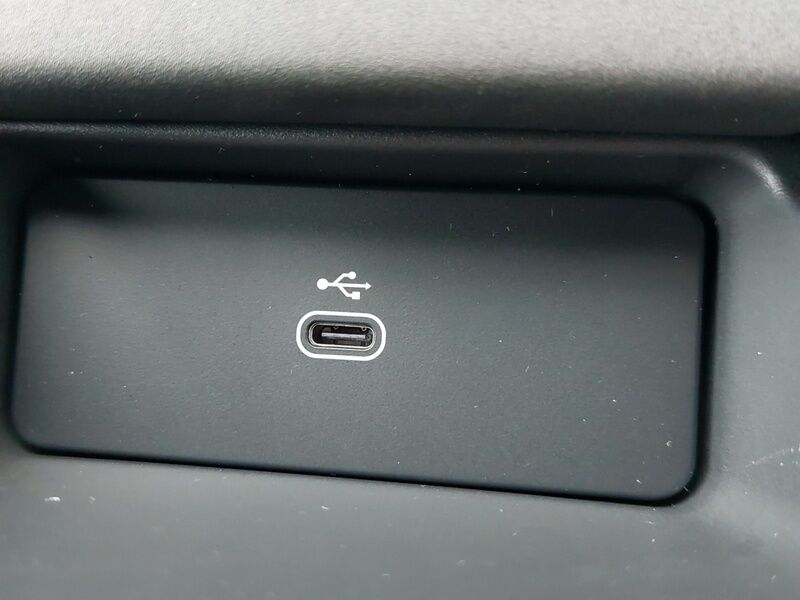 More views of Land Rover Discovery