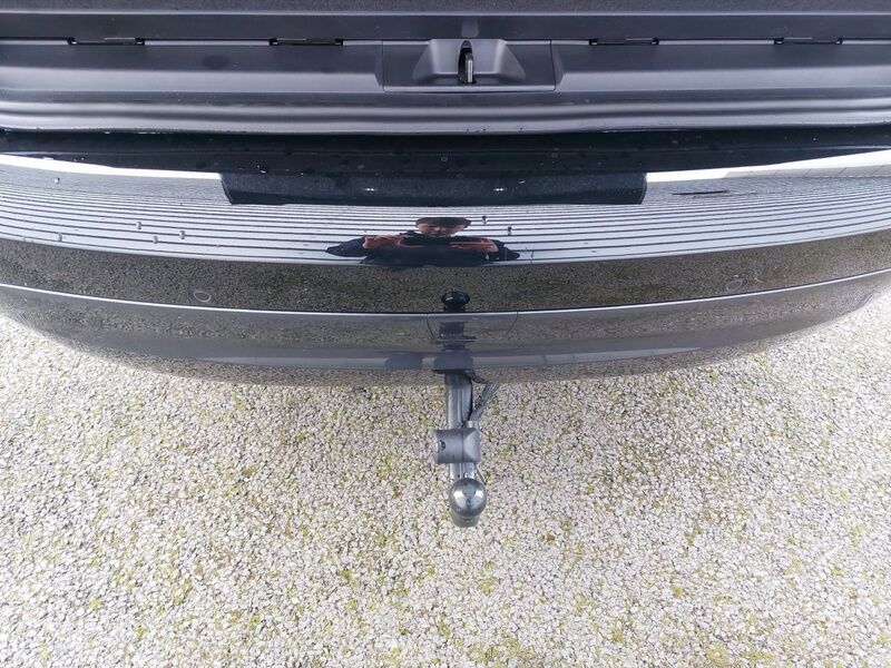 More views of Land Rover Discovery