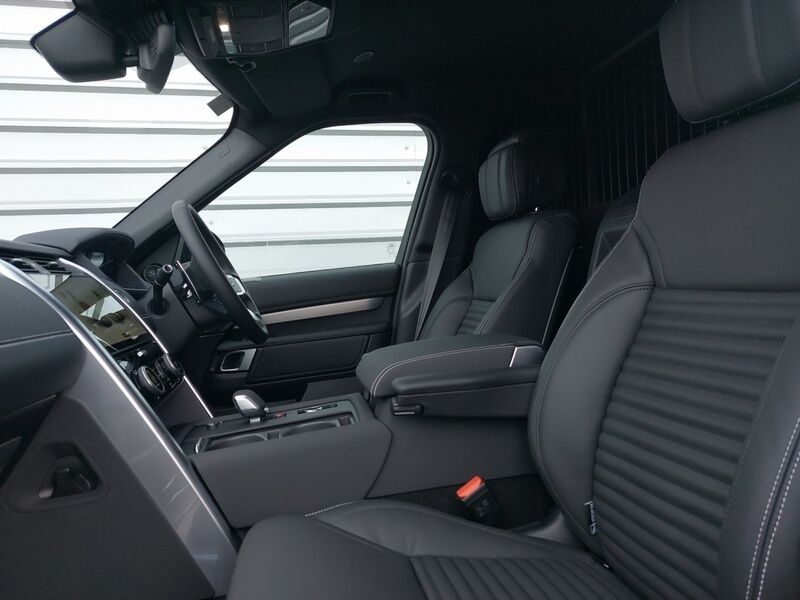 More views of Land Rover Discovery
