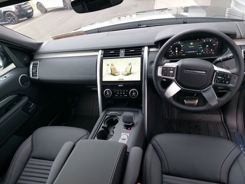 More views of Land Rover Discovery