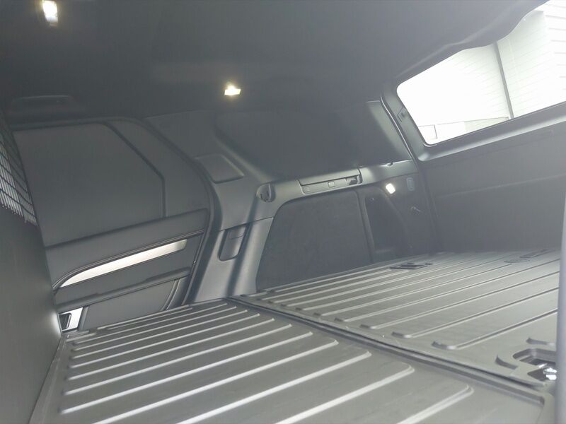 More views of Land Rover Discovery