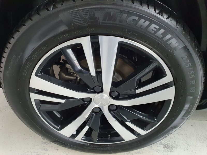 More views of Peugeot 3008