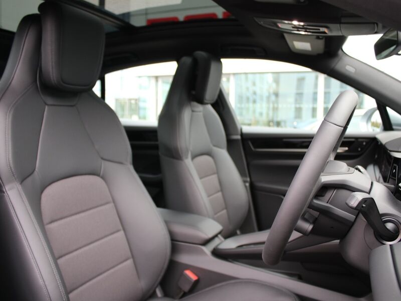 More views of Porsche Macan