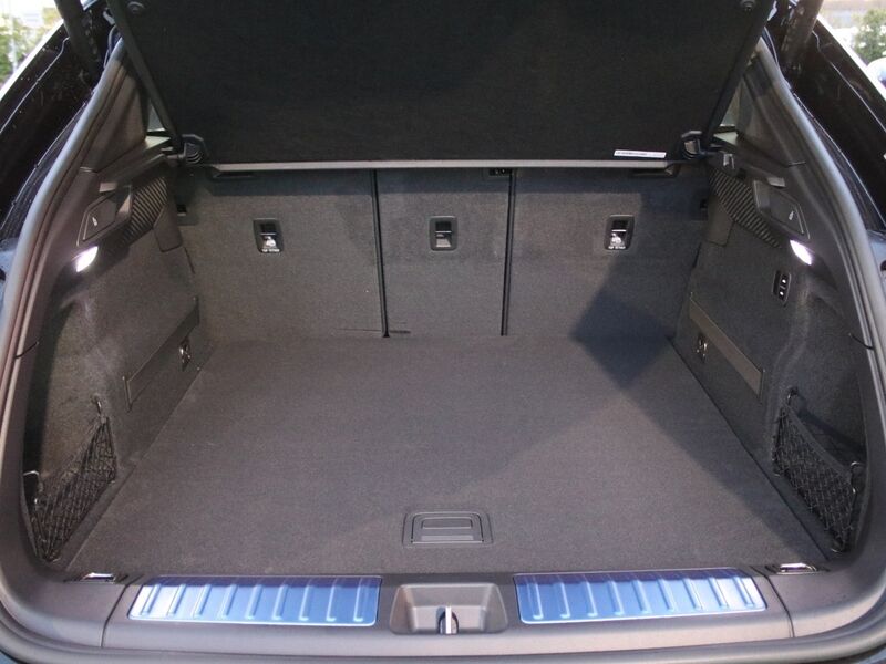 More views of Porsche Macan