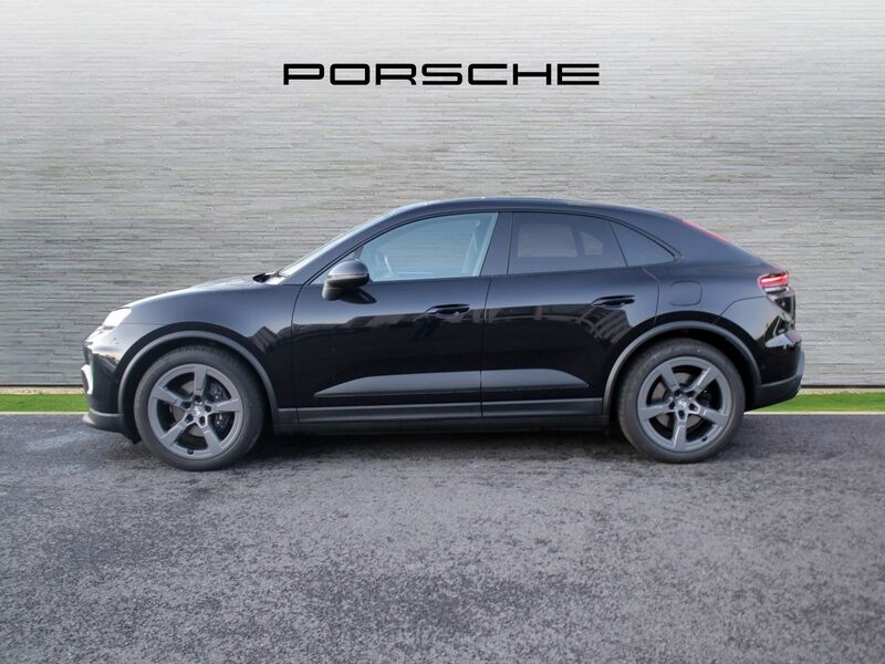 More views of Porsche Macan