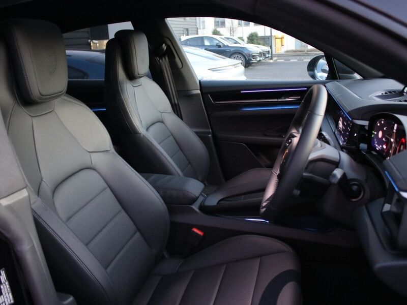 More views of Porsche Macan