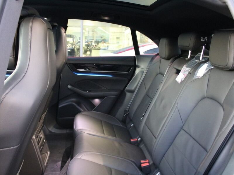 More views of Porsche Macan