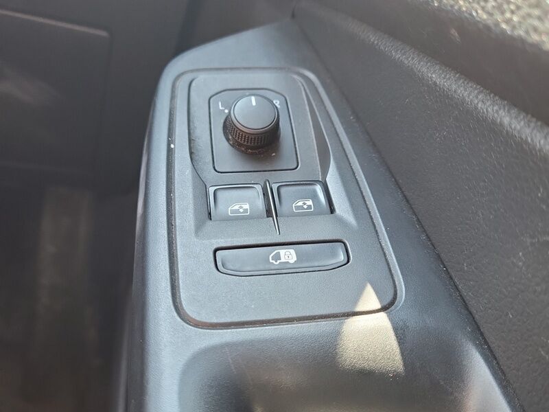 More views of Volkswagen Caddy