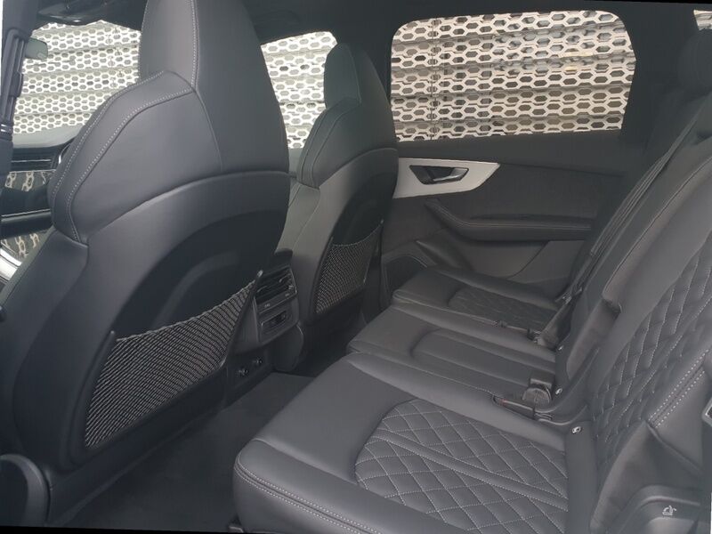 More views of Audi Q7