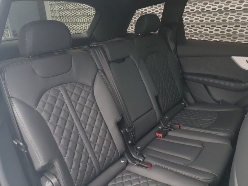 More views of Audi Q7