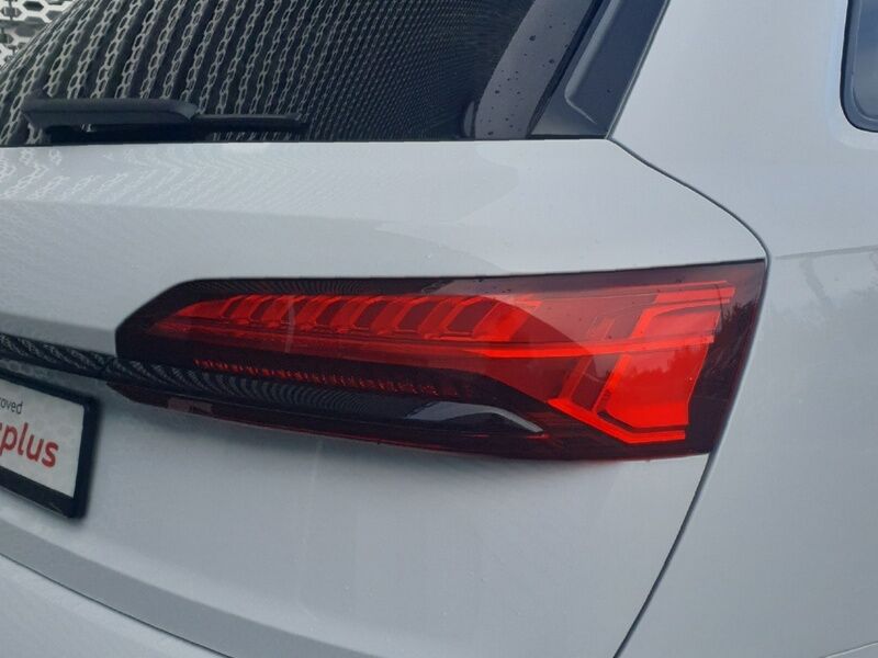 More views of Audi Q7