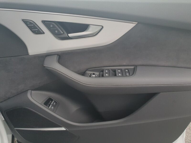 More views of Audi Q7