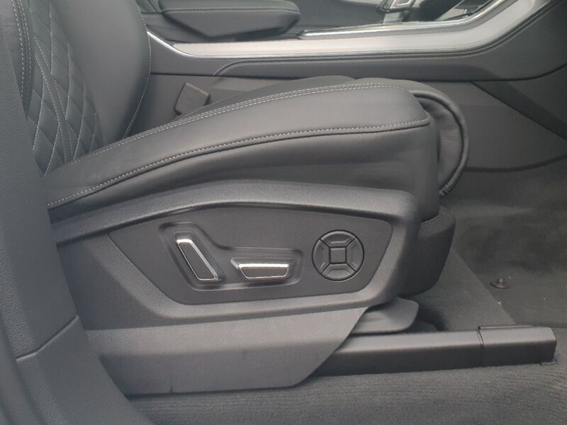 More views of Audi Q7