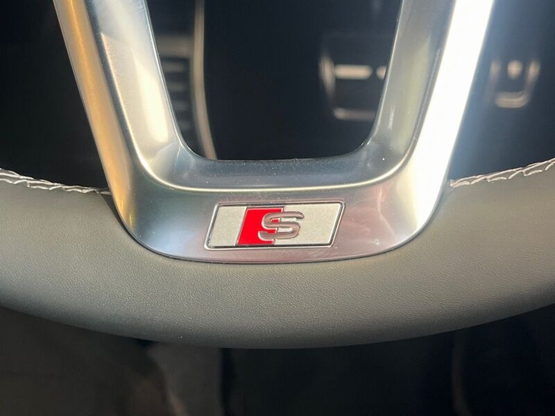 More views of Audi Q8