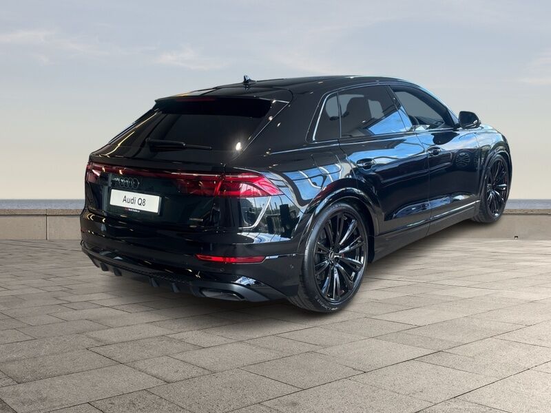 More views of Audi Q8