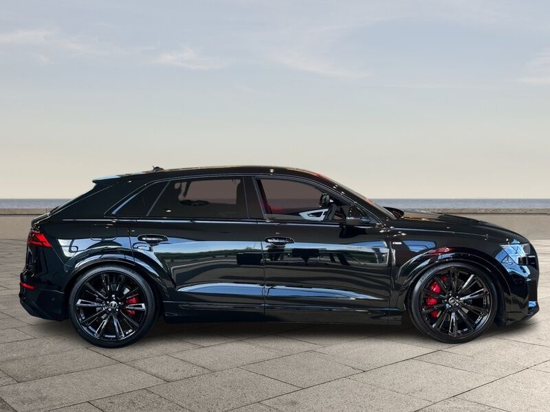 More views of Audi Q8