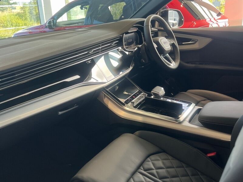 More views of Audi Q8