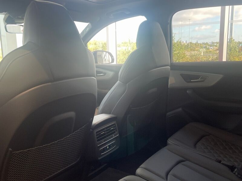 More views of Audi Q7