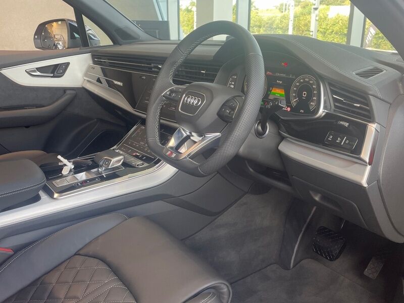 More views of Audi Q7