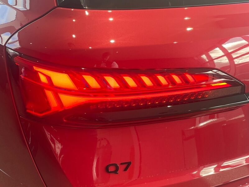 More views of Audi Q7