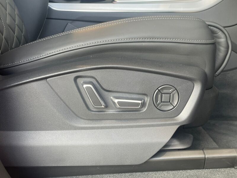 More views of Audi Q7