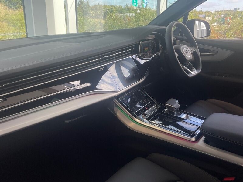 More views of Audi Q7