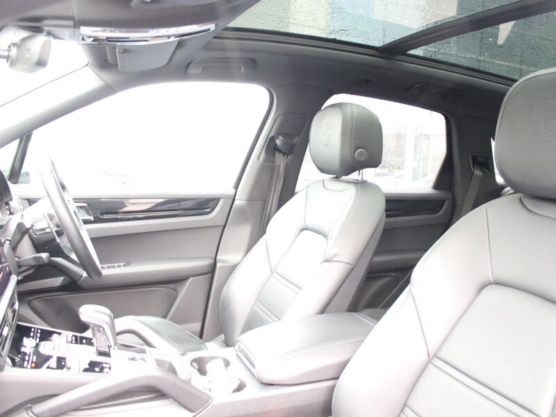 More views of Porsche Cayenne