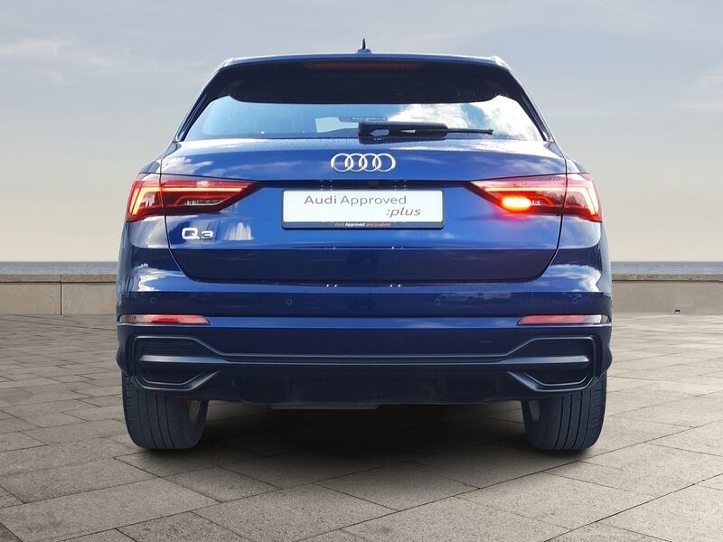 More views of Audi Q3
