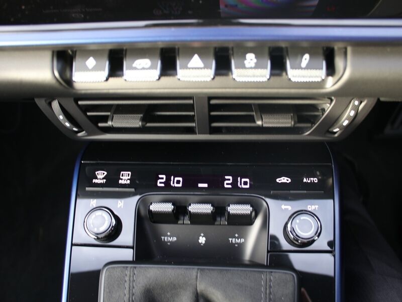 More views of Porsche 911