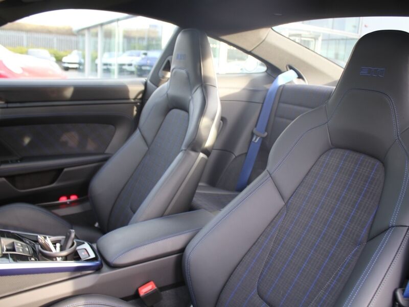 More views of Porsche 911