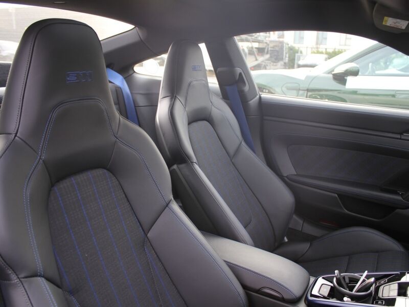 More views of Porsche 911