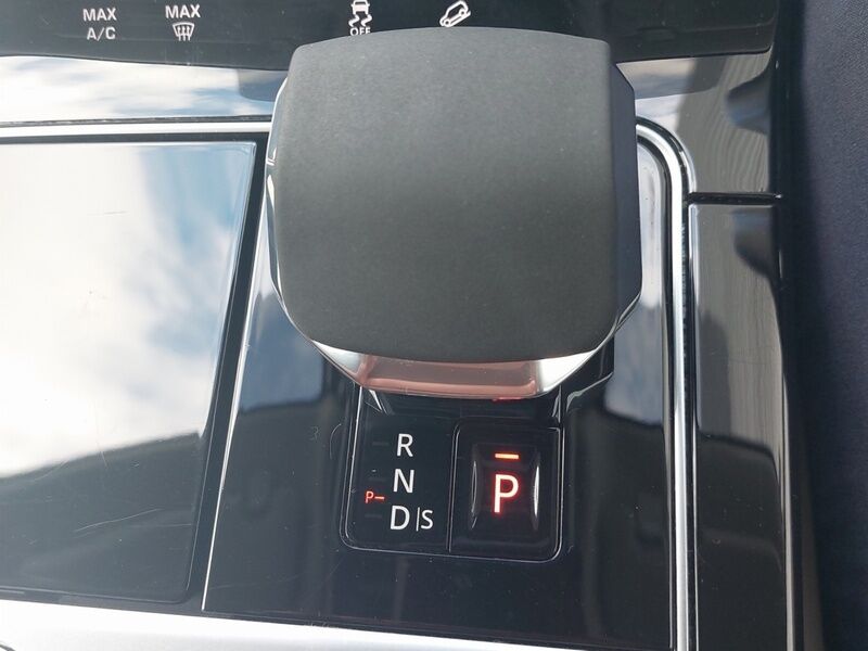 More views of Land Rover Range Rover Velar