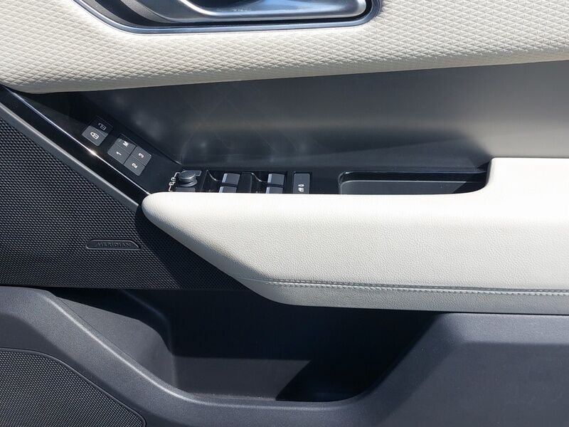 More views of Land Rover Range Rover Velar