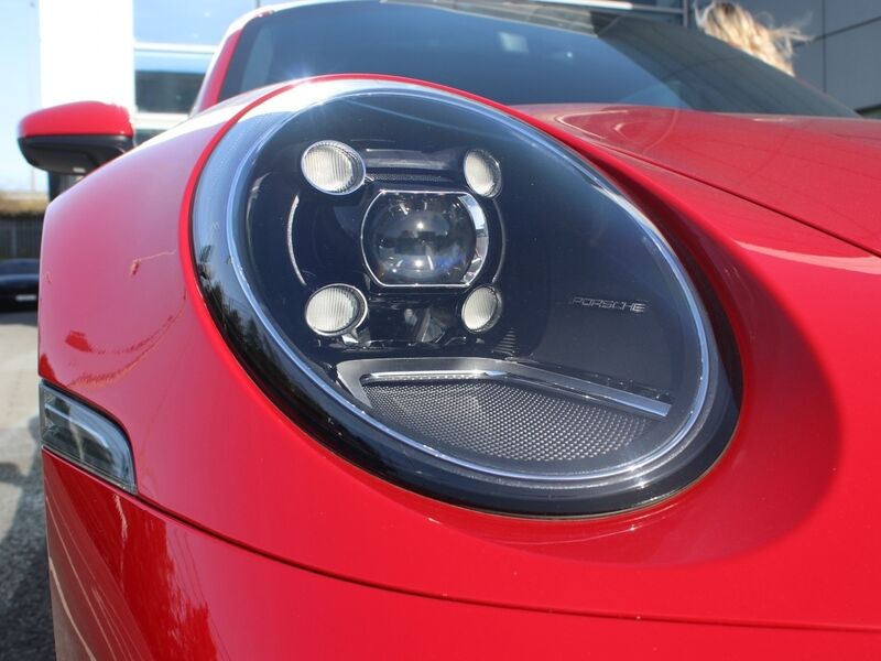 More views of Porsche 911