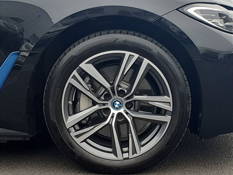 More views of BMW i4