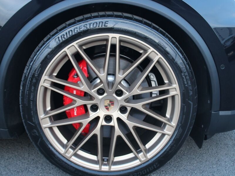 More views of Porsche Macan