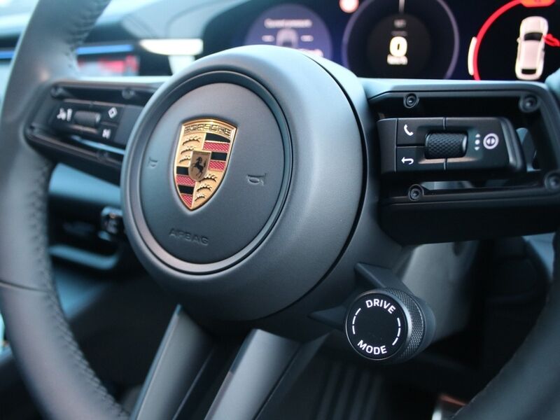More views of Porsche Macan