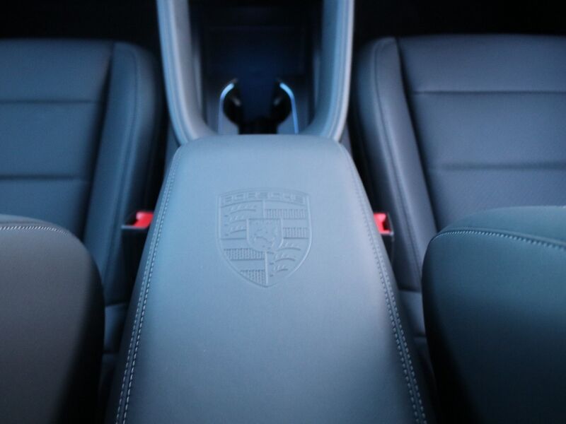 More views of Porsche Macan