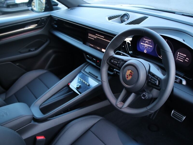 More views of Porsche Macan