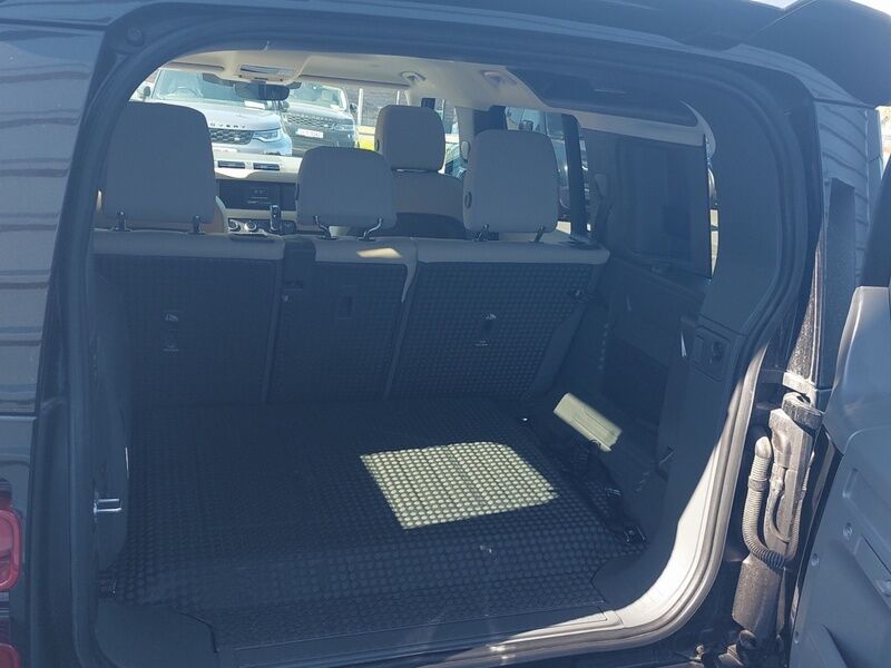 More views of Land Rover Defender