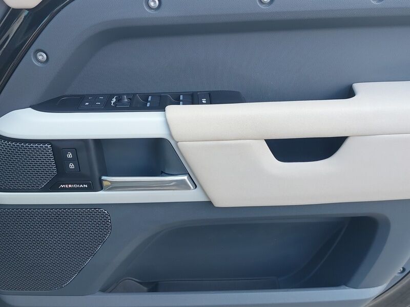 More views of Land Rover Defender