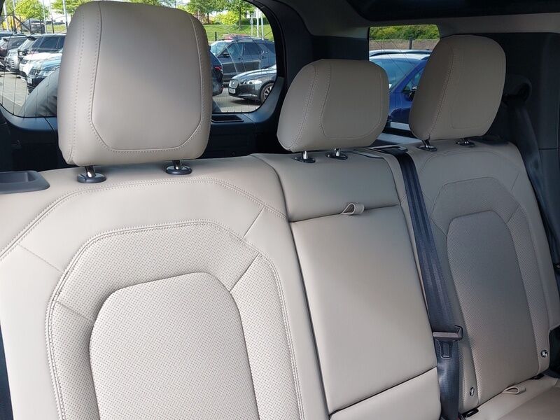 More views of Land Rover Defender