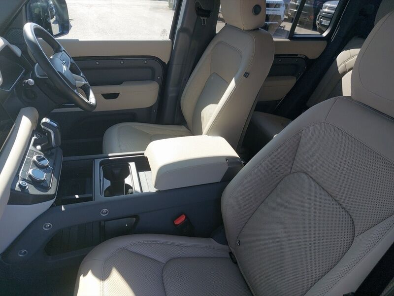 More views of Land Rover Defender