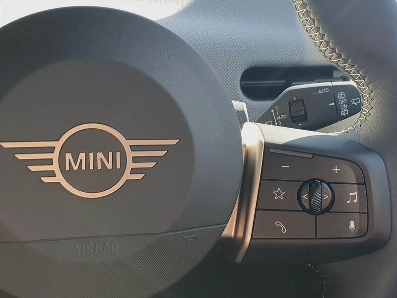 More views of MINI Hatch