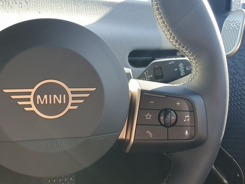 More views of MINI Hatch