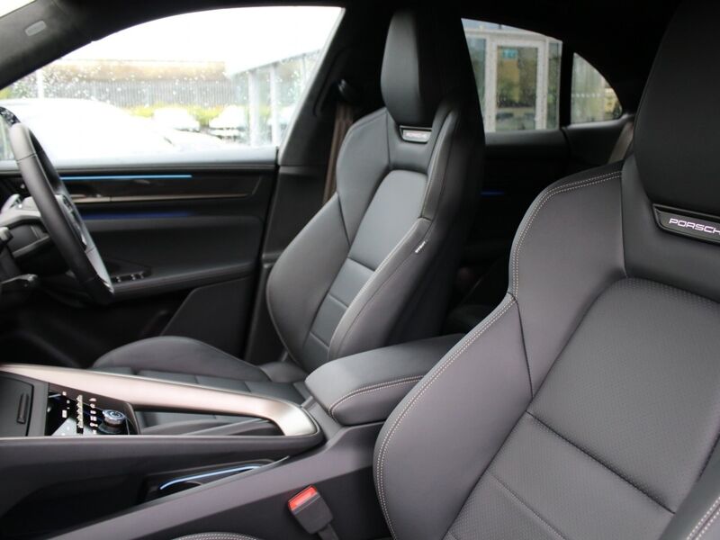 More views of Porsche Macan