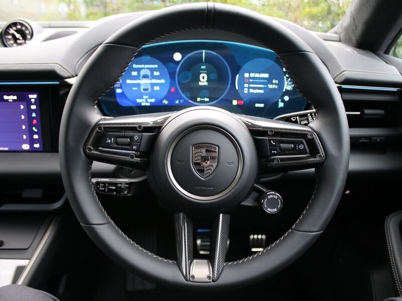 More views of Porsche Macan