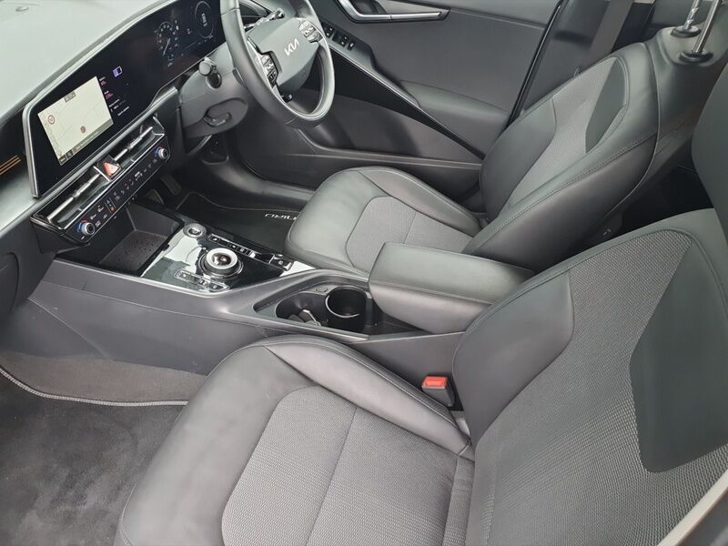 More views of Kia Niro