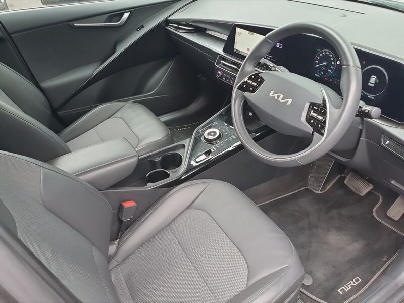 More views of Kia Niro