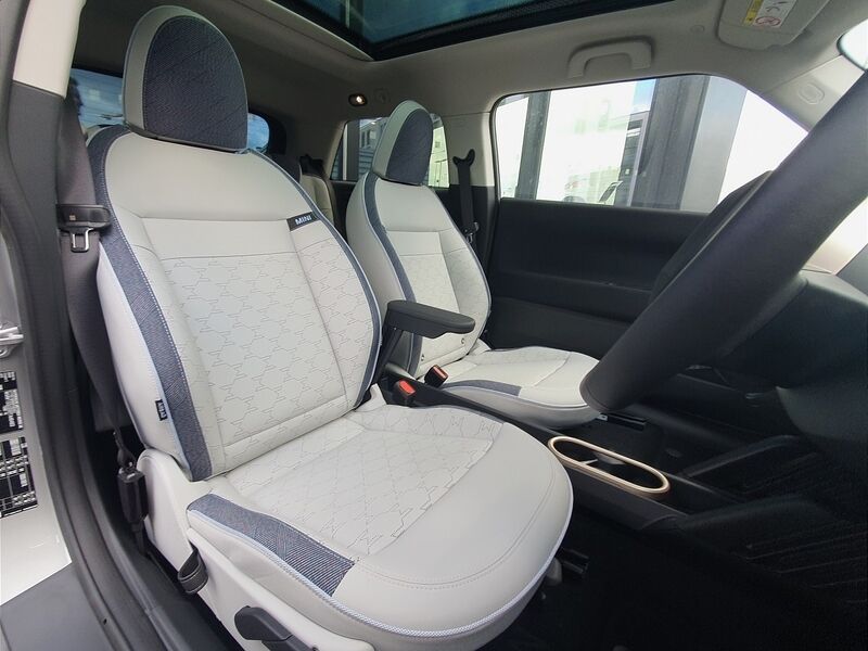 More views of MINI Hatch